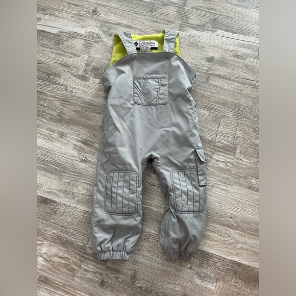 Columbia 3T heavy duty snow suit with zippers and adjustable straps - Picture 1 of 8